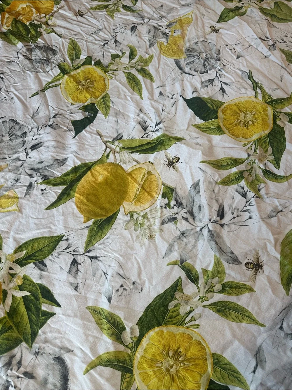 Williams Sonoma Lemon Print 70 inch Round Tablecloth in Yellow and Green